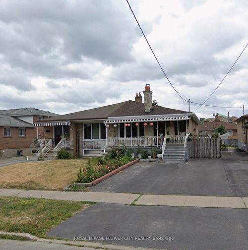 30 Duncanwood Dr Drive, North York, ON, M9L2C4 | Card Image