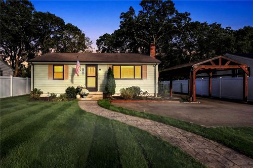 58 Haswill St, Warwick, RI, 02889-8829 | Card Image