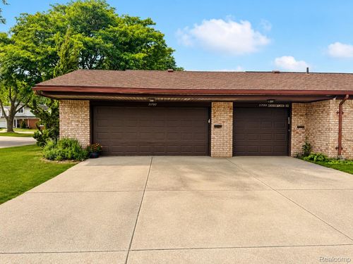 11797 Meadow Lane Dr, Warren, MI, 48093-1260 | Card Image