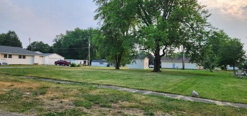 610 Se Vine St, Atlanta, IL, 61723-8701 | Card Image