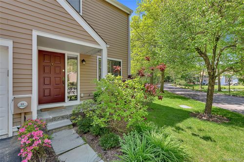 127 Stone Bridge Sq, Chappaqua, NY, 10514-3717 | Card Image