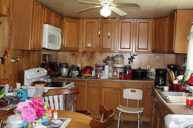 Lots of Kitchen Cabinets w/Newer Appliances | Image 11