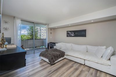 405 - 12500 Ne 15th Ave, Condo with 2 bedrooms, 2 bathrooms and null parking in North Miami FL | Image 3