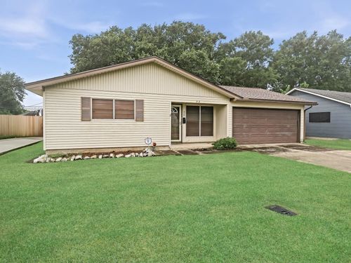 312 S 1st 1/2 St, Nederland, TX, 77627-2230 | Card Image