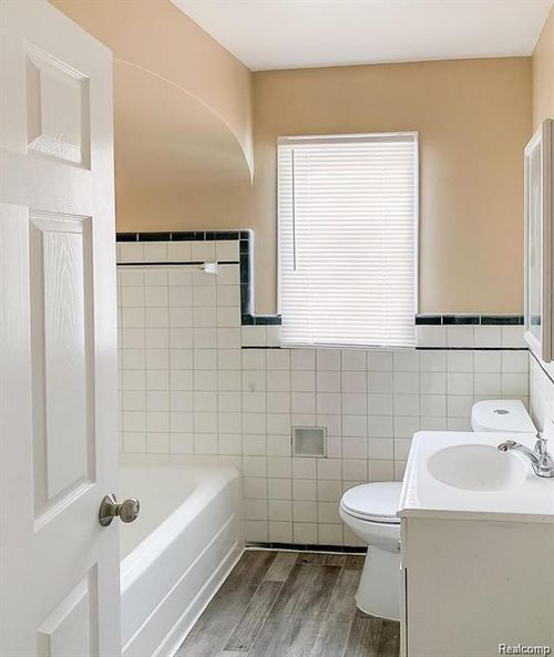 9154 Wayburn St, Detroit, MI, 48224-2813 | Card Image