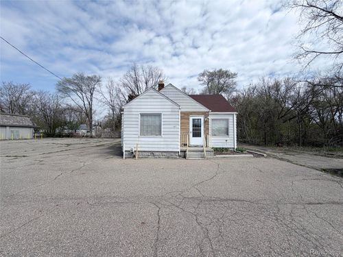 3106 W Pierson Rd, Flint, MI, 48504-6803 | Card Image