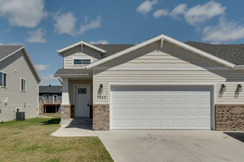1453 69th Ave S, Fargo, ND, 58104-5535 | Card Image