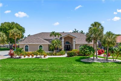 View of front facade featuring a front lawn | Image 1