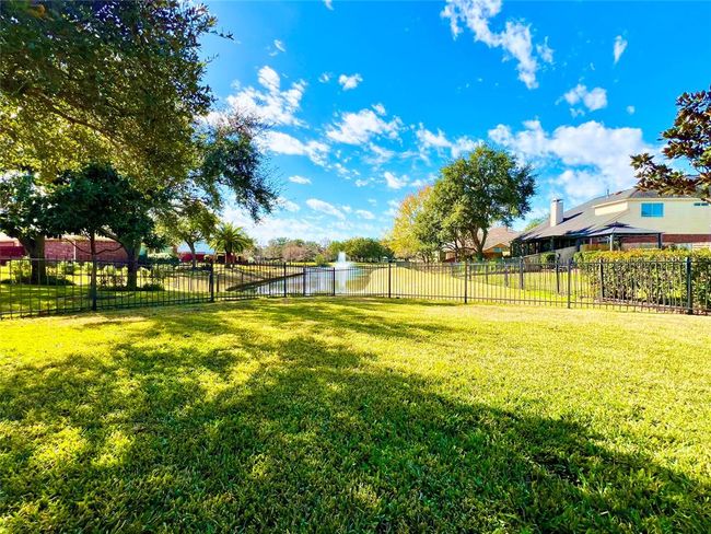 22 Crestview Trl, House other with 4 bedrooms, 3 bathrooms and 3 parking in Houston TX | Image 35