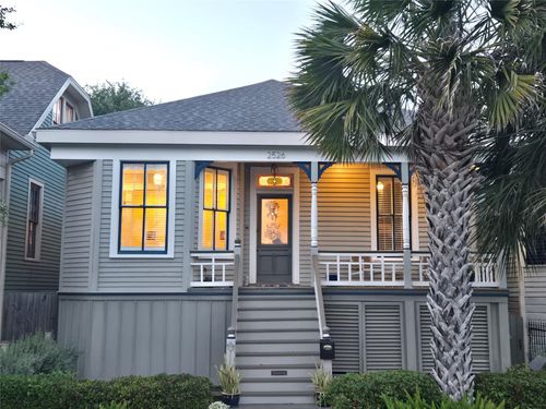 2526 Avenue N, Galveston, TX, 77550-4555 | Card Image