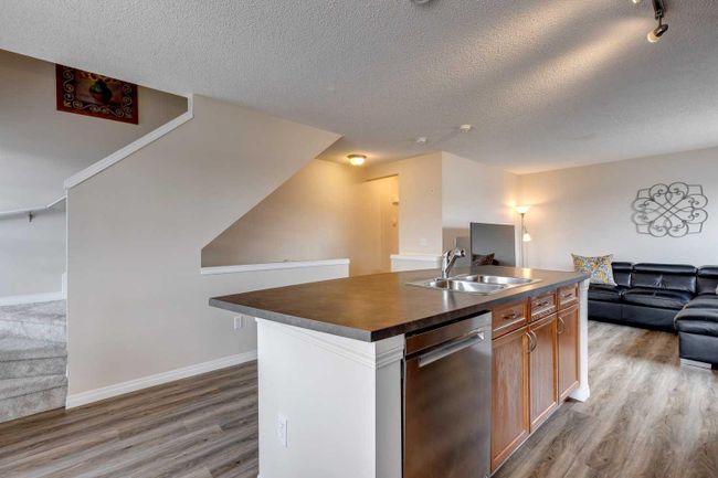 1 - 21 Mckenzie Towne Gate Se, Home with 2 bedrooms, 1 bathrooms and 1 parking in Calgary AB | Image 7