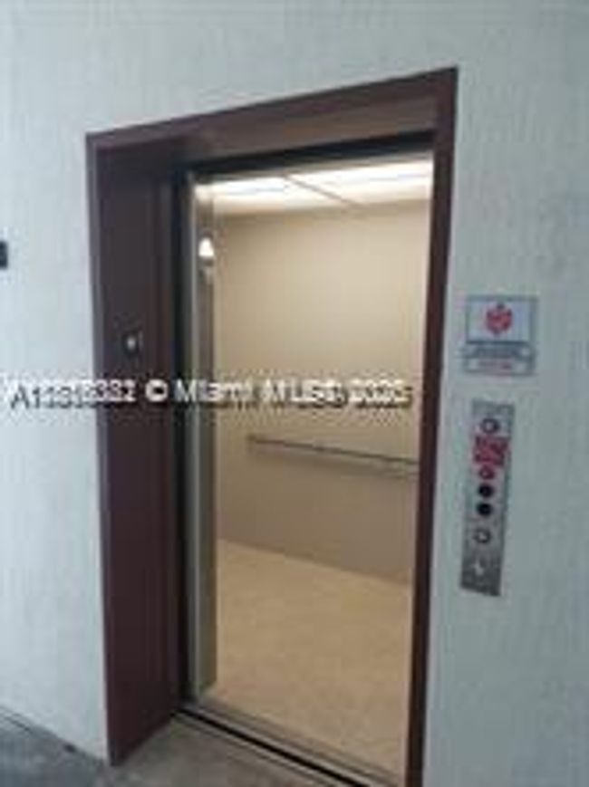 APT-32 - 8055 Nw 104 Th Ave, Condo with 2 bedrooms, 3 bathrooms and null parking in Doral FL | Image 4