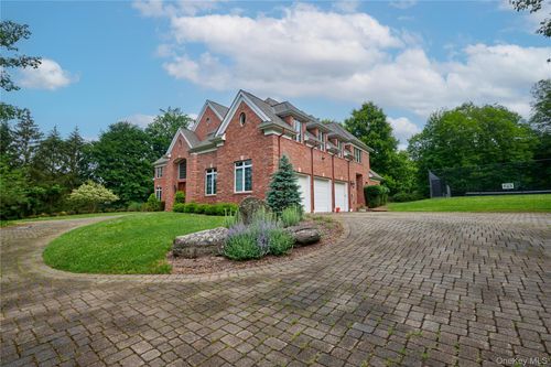 637 S Mountain Rd, New City, NY, 10956-5727 | Card Image