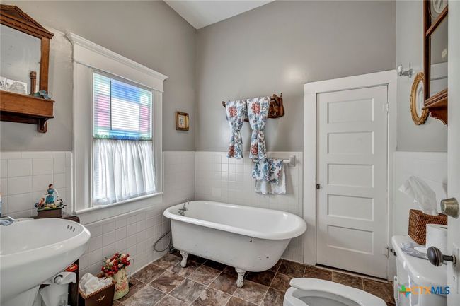 FULL BATHROOM | Image 26