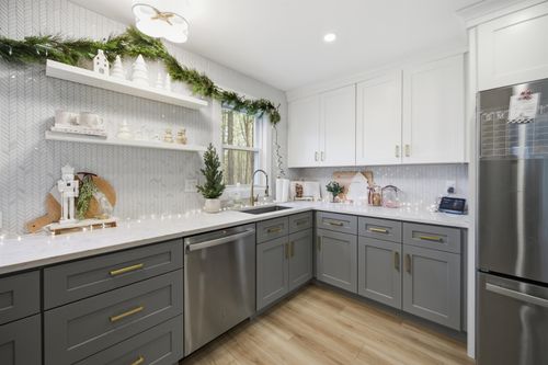 5 Wentworth Dr, Newton, NH, 03858-3712 | Card Image