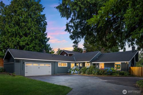 2137 N 128th St, Seattle, WA, 98133-7857 | Card Image