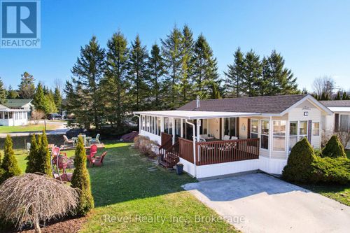 30 Huron Cir, Wasaga Beach, ON, L9Z1X7 | Card Image