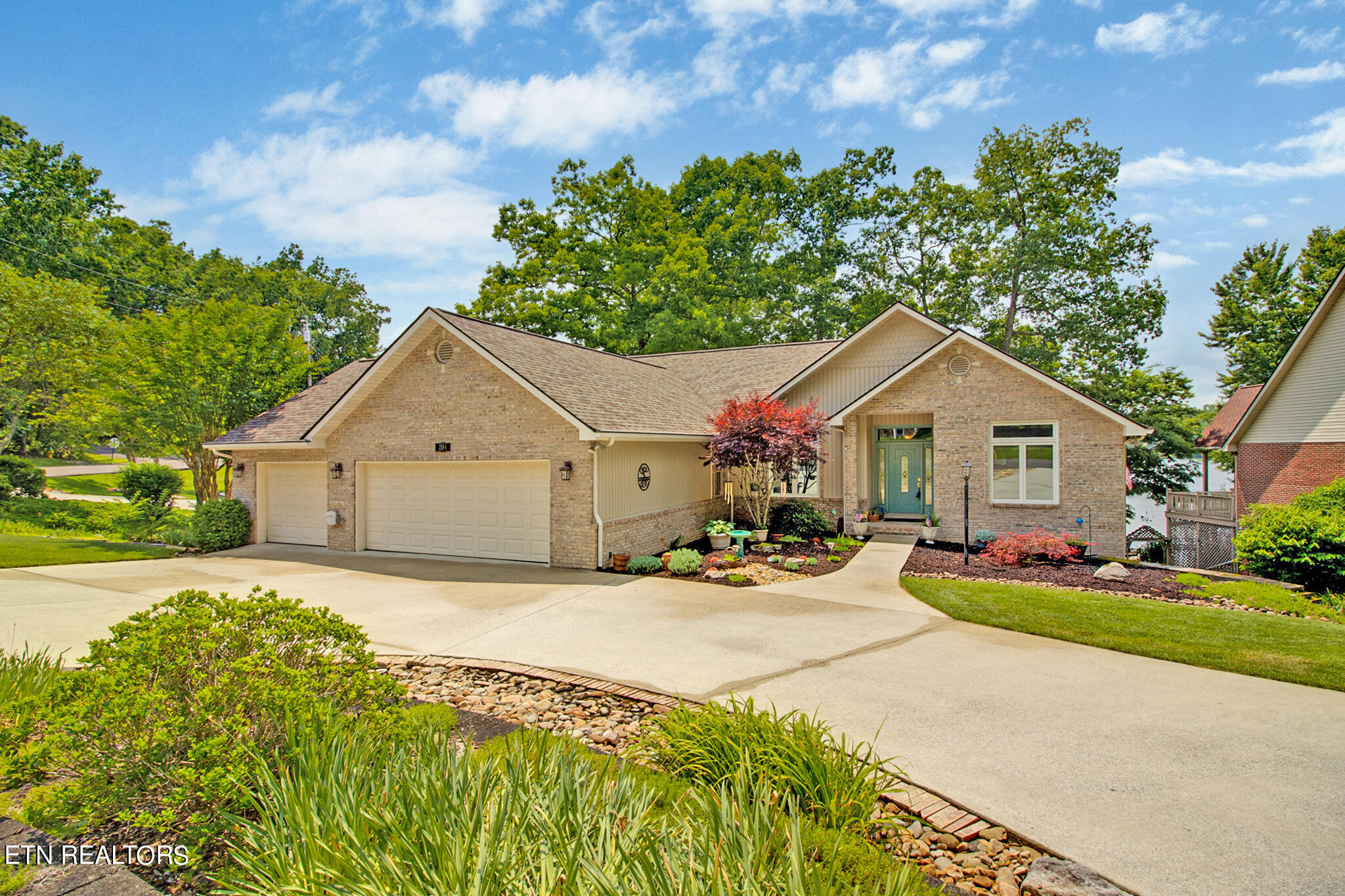 Lakewood Dr, Crossville, TN 38558