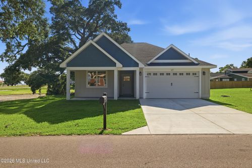 127 Iberville Dr, Biloxi, MS, 39531-5305 | Card Image