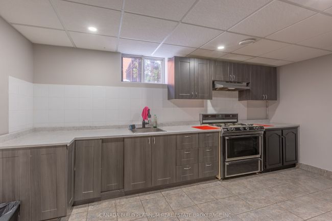 150 Seymour Cres, House other with 7 bedrooms, 4 bathrooms and 4 parking in Windsor ON | Image 24