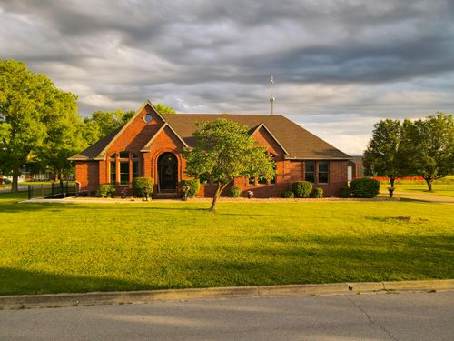 1 Shamrock Dr, Lamar, MO, 64759-9048 | Card Image