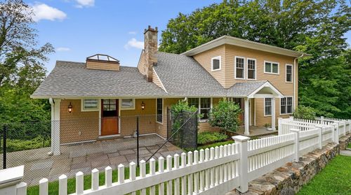 10 Farms Rd, Stamford, CT, 06903-2723 | Card Image