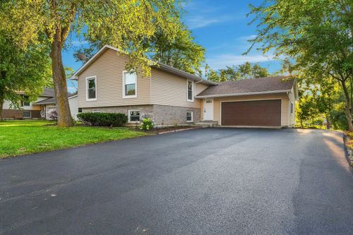 23540 N Echo Lake Rd, Lake Zurich, IL, 60047-9027 | Card Image