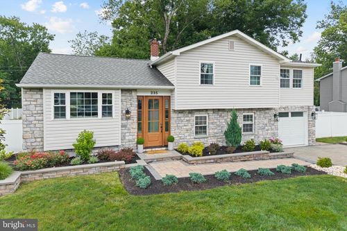 235 Valley Dr, YARDLEY, PA, 19067-3800 | Card Image