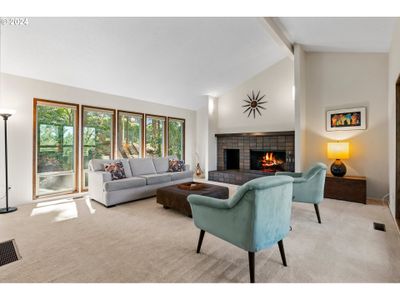 17720 Overlook Cir, House other with 4 bedrooms, 2 bathrooms and 2 parking in LakeOswego OR | Image 2