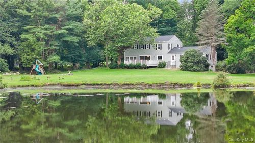 70 Upper Shad Rd, Pound Ridge, NY, 10576-2106 | Card Image