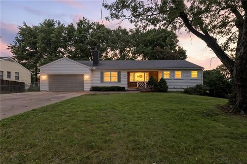 508 W 96th Ter, Kansas City, MO, 64114-3932 | Card Image