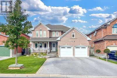 115 Pine Hollow Cres, House other with 4 bedrooms, 4 bathrooms and 10 parking in Maple ON | Image 2