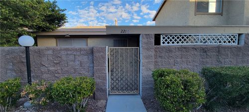 2216 Short Pine Dr, Las Vegas, NV, 89108-3415 | Card Image