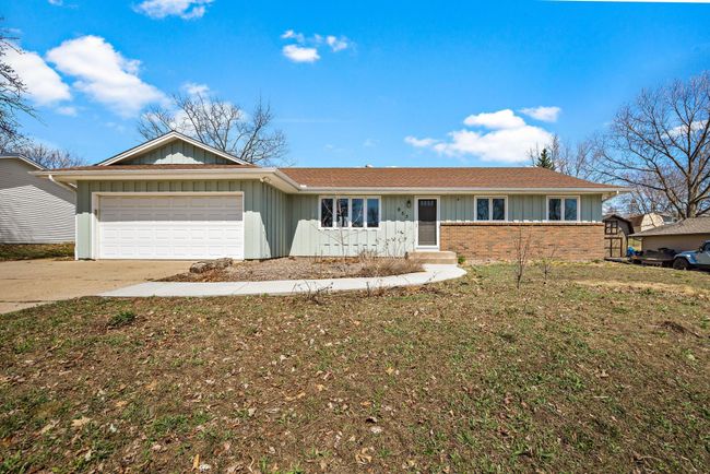 4 bedrooms, 3 bathrooms, and a 2 car garage with walking distance to redwood community center and the elementary school | Image 46