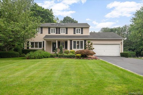 35 Bucknell Dr, Plainview, NY, 11803-1833 | Card Image