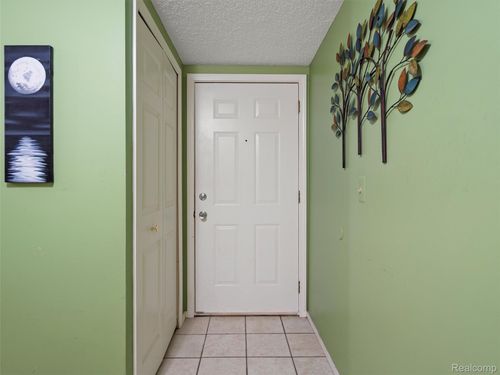 4970 Oak Hill Dr, Waterford, MI, 48329-1745 | Card Image