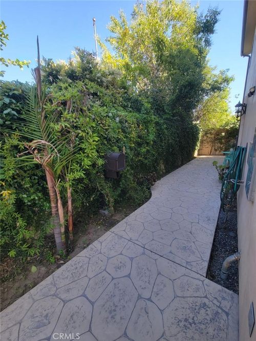 13802 Erwin St, Valley Glen, CA, 91401-2914 | Card Image