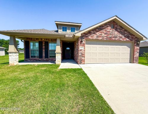 815 Delaney Dr, Carl Junction, MO, 64834-5500 | Card Image