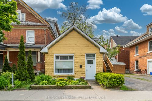 98 Mack St, Kingston, ON, K7L1N9 | Card Image