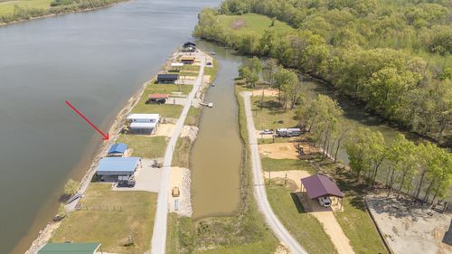 1089 River Front Dr, Clifton, TN, 38425 | Card Image