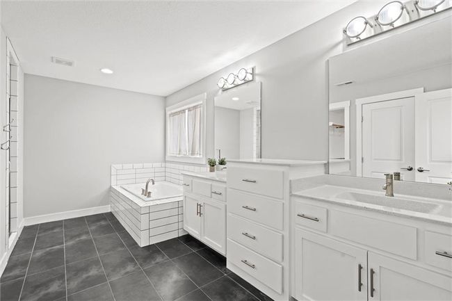 7295 Nw Forest Lakes Dr, House other with 5 bedrooms, 5 bathrooms and null parking in Parkville MO | Image 22