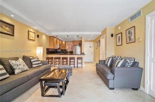 304-660 Tennis Club Dr, Fort Lauderdale, FL, 33311-4058 | Card Image