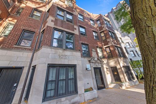 102-3727 N Pine Grove Ave, Chicago, IL, 60613-4140 | Card Image