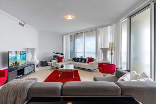704-16047 Collins Ave, Sunny Isles Beach, FL, 33160-5557 | Card Image