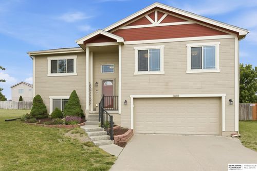 16422 Portal St, Omaha, NE, 68136-1352 | Card Image