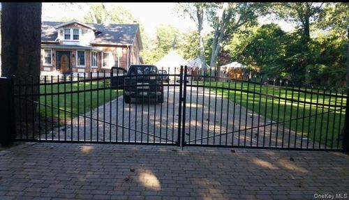 21 Masem Ct, Medford, NY, 11763-1673 | Card Image