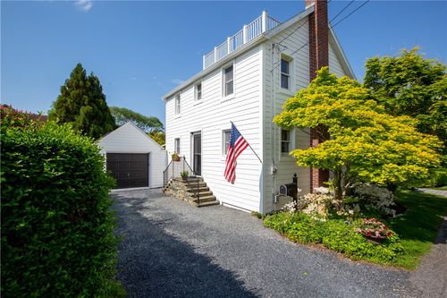 7 Maher Ct, Newport, RI, 02840-4221 | Card Image
