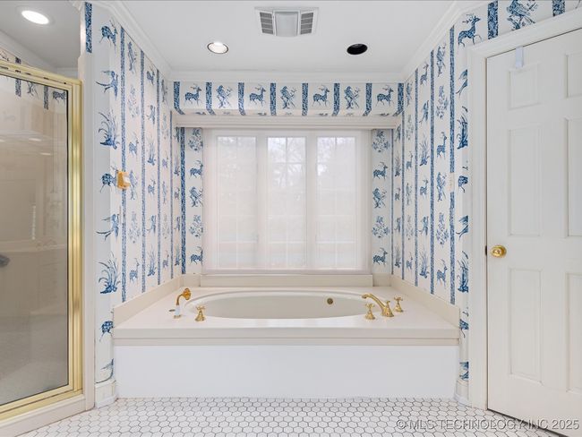 Primary Bathroom whirlpool tub | Image 29