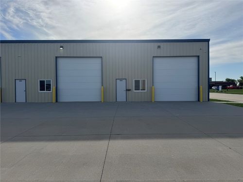 500-324 44th St, Marion, IA, 52302-3717 | Card Image