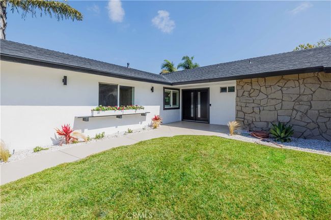 9792 La Arena Cir, House other with 3 bedrooms, 3 bathrooms and 2 parking in Fountain Valley CA | Image 4